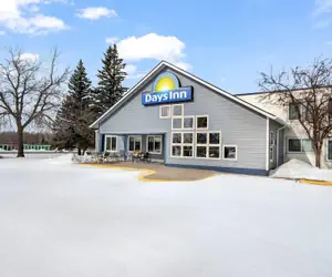 Photo 2 - Days Inn by Wyndham International Falls