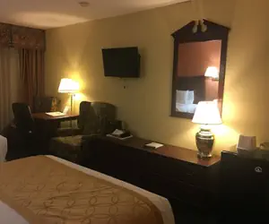 Photo 4 - Days Inn & Suites by Wyndham Red Rock-Gallup