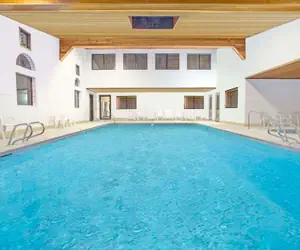 Photo 2 - Days Inn & Suites by Wyndham Red Rock-Gallup