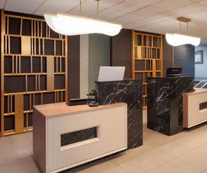 Photo 3 - La Quinta Inn & Suites by Wyndham Seattle Sea-Tac Airport