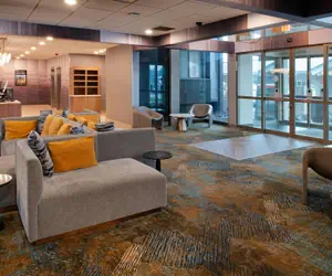 Photo 2 - La Quinta Inn & Suites by Wyndham Seattle Sea-Tac Airport