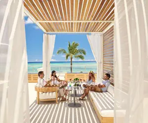 Photo 2 - OUTRIGGER Reef Waikiki Beach Resort