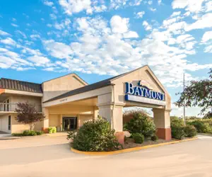 Photo 2 - Baymont by Wyndham Topeka
