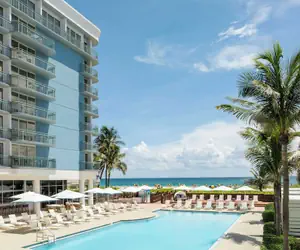 Photo 2 - The Singer Oceanfront Resort, Curio Collection by Hilton