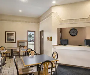 Photo 3 - Super 8 by Wyndham Carbondale