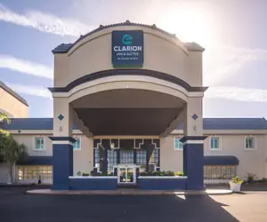 Photo 2 - Clarion Inn & Suites Central Clearwater Beach
