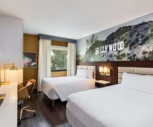 Photo 5 - Hilton Garden Inn Los Angeles/Hollywood