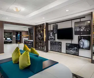 Photo 2 - Hilton Garden Inn Los Angeles/Hollywood