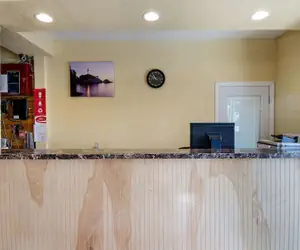 Photo 5 - Econo Lodge West Yarmouth on Cape Cod