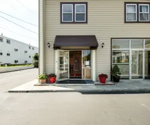 Photo 2 - Econo Lodge West Yarmouth on Cape Cod