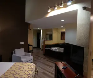 Photo 4 - Baymont by Wyndham Battle Creek Downtown