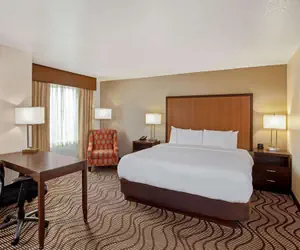 Photo 5 - La Quinta Inn & Suites by Wyndham Las Vegas Red Rock