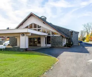 Photo 2 - Econo Lodge Inn & Suites Colonie Center Mall