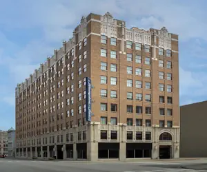 Photo 2 - Hampton Inn Indianapolis Downtown Across from Circle Centre