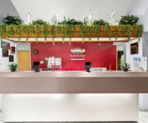 Photo 5 - Econo Lodge London North