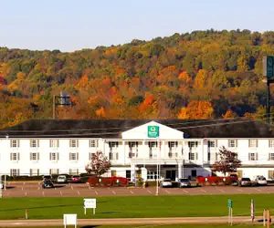 Photo 2 - Quality Inn & Suites Bellville - Mansfield