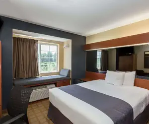 Photo 4 - Microtel Inn & Suites by Wyndham Hillsborough