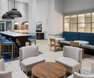 Photo 5 - Hampton Inn & Suites Charlottesville-At the University
