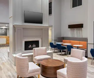 Photo 4 - Hampton Inn & Suites Charlottesville-At the University