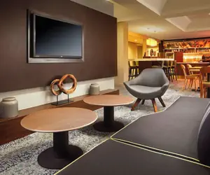 Photo 4 - Courtyard by Marriott Indianapolis at the Capitol