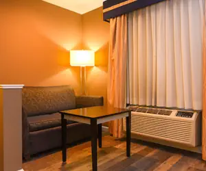 Photo 4 - Capital Inn & Suites