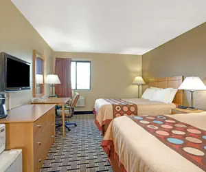 Photo 2 - Super 8 by Wyndham Melrose