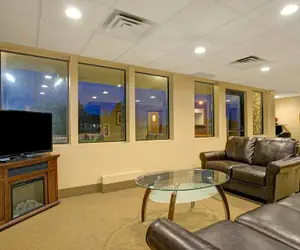 Photo 4 - Super 8 by Wyndham Melrose