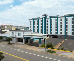Photo 2 - Garner Hotel Virginia Beach North by IHG
