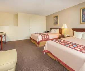 Photo 5 - Super 8 by Wyndham Centerville-Richmond