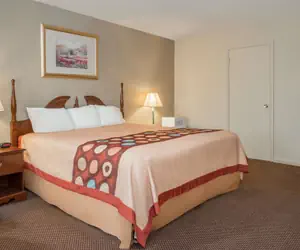 Photo 4 - Super 8 by Wyndham Centerville-Richmond