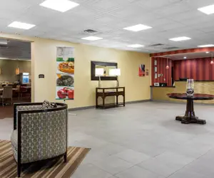Photo 4 - Quality Inn & Suites Charleston - Civic Center
