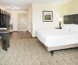 Photo 4 - MainStay Suites Kansas City Overland Park