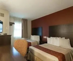 Photo 5 - Travelodge by Wyndham Romulus Detroit Airport