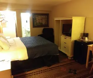 Photo 3 - Days Inn by Wyndham Hot Springs