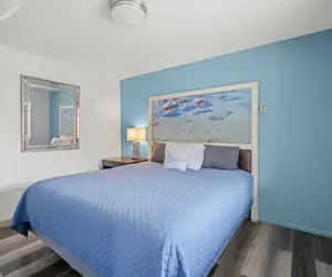 Photo 4 - Bluebird Day Inn & Suites