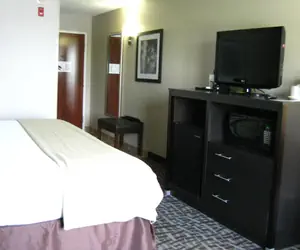 Photo 4 - Holiday Inn Express & Suites North Lima by IHG