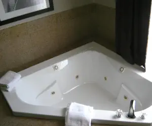 Photo 3 - Holiday Inn Express & Suites North Lima by IHG