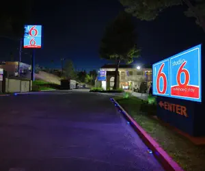 Photo 2 - Motel 6 Barstow, CA