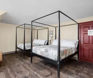 Photo 4 - Artists Colony Inn