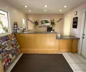 Photo 3 - Travelodge by Wyndham New Braunfels