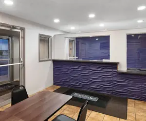 Photo 5 - Travelodge by Wyndham New Braunfels