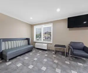 Photo 4 - Econo Lodge Inn & Suites Escondido Downtown