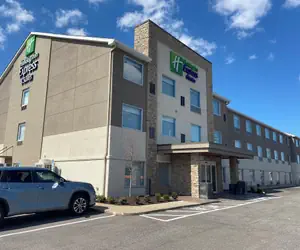 Photo 2 - Holiday Inn Express & Suites Elyria by IHG