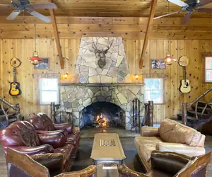 Photo 2 - ITH Big Bear Lake Hostel and Retreat Center