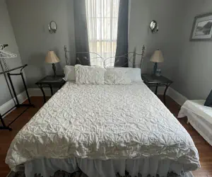 Photo 5 - Century Elms Bed and Breakfast