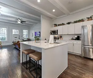 Photo 4 - Greenhouse Uptown