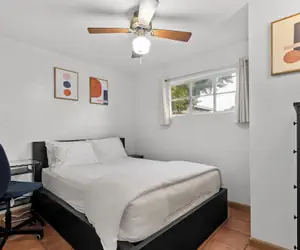 Photo 2 - Sunlit Palm Cottage in Uptown Phoenix