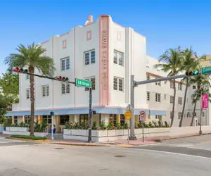 Photo 2 - Beach Plaza