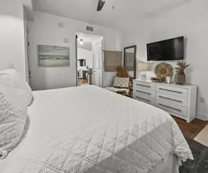 Photo 5 - Sea La Vie 1 Bedroom Condo by RedAwning