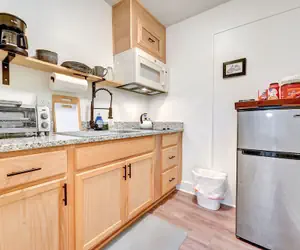 Photo 3 - Stunning House In Convenient Location N Downtown